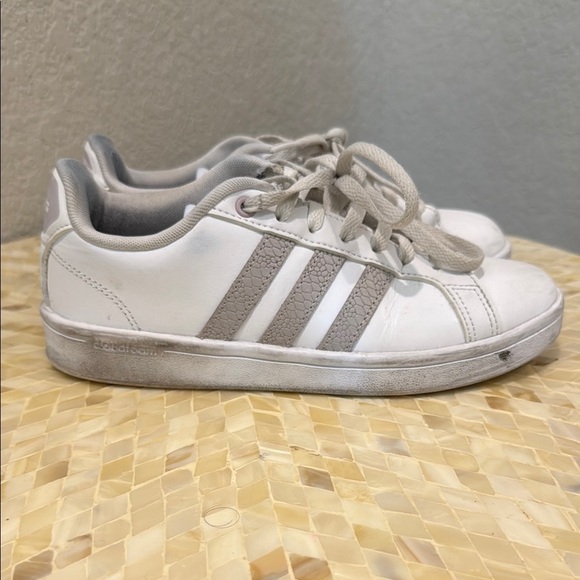 Adidas White and Gray Classic Sneakers size 6 - Picture 1 of 12